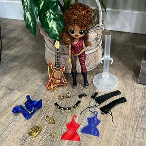 LOL Surprise Dolls O.M.G. Remix Rock Ferocious Fashion Doll w/working gu…